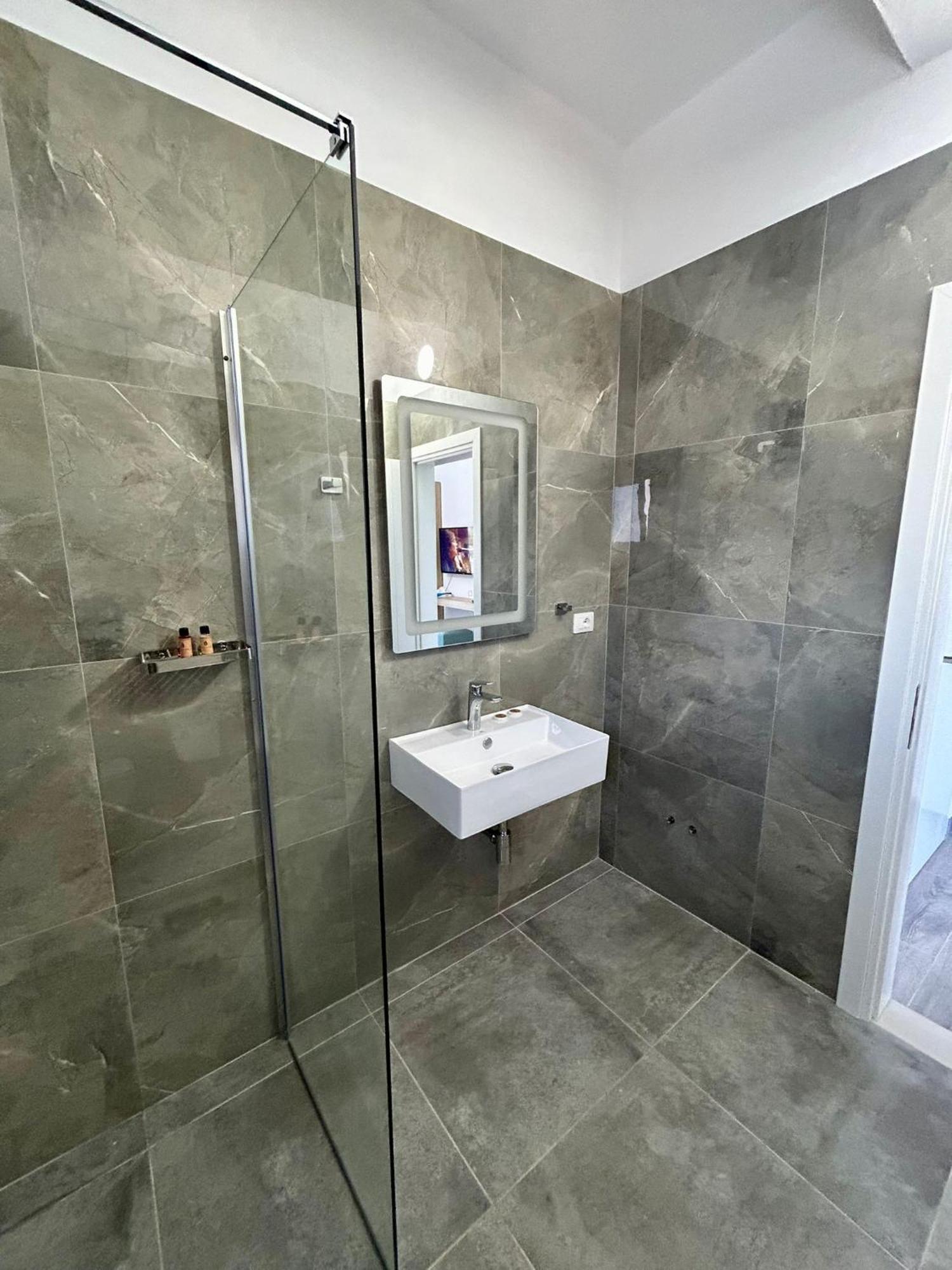 River Apartman Orikum